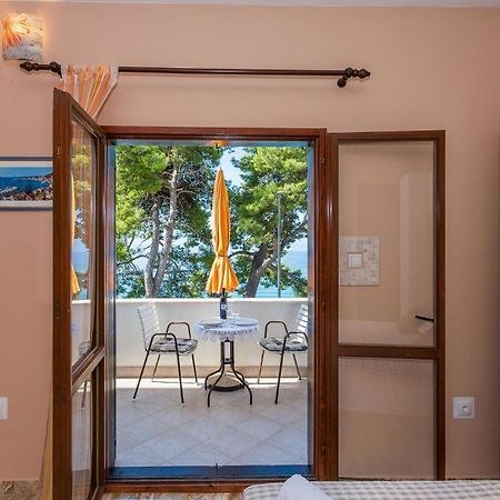 Apartments Verica - 15m from beach Krilo Exterior foto