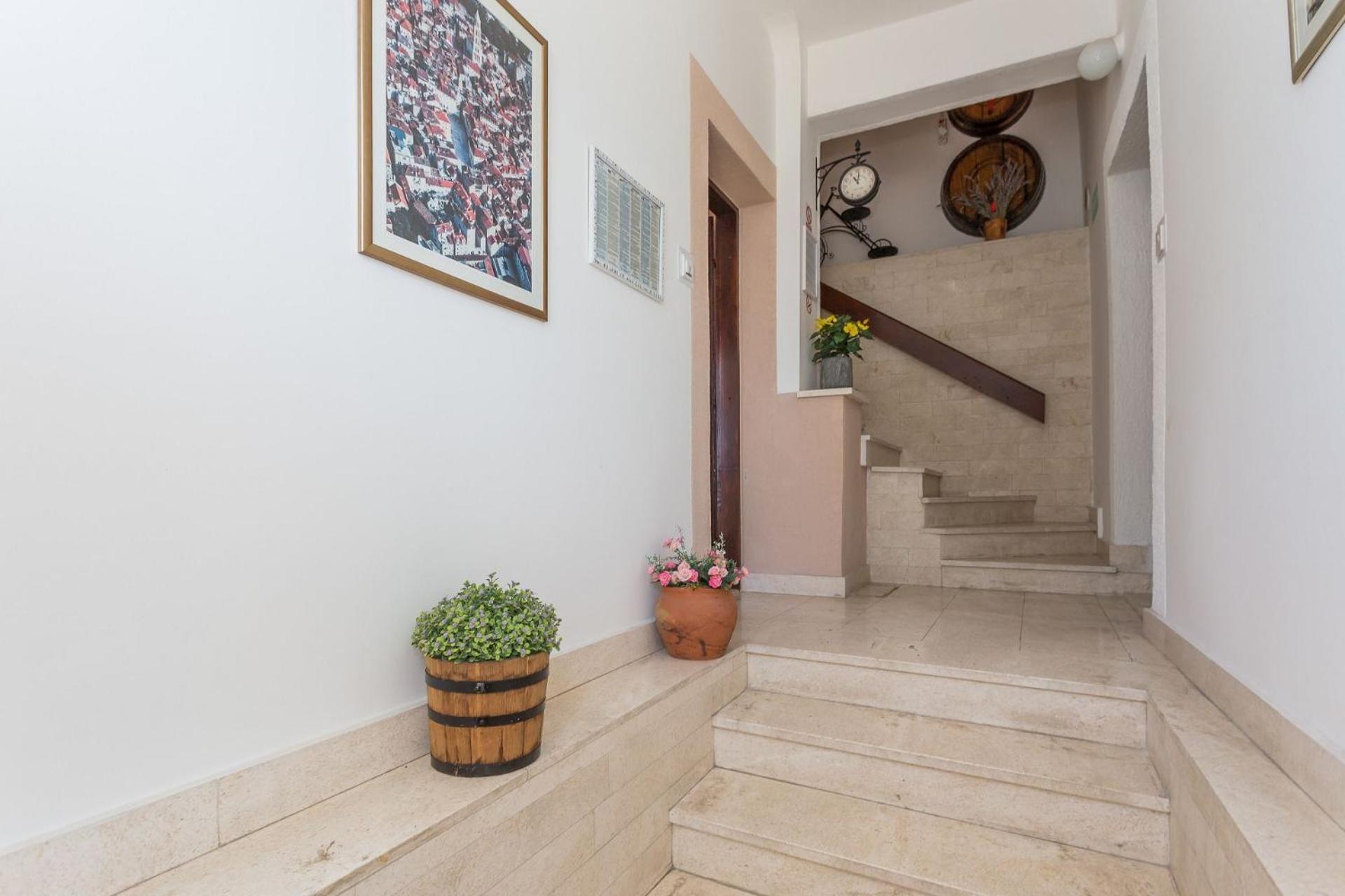 Apartments Verica - 15m from beach Krilo Exterior foto