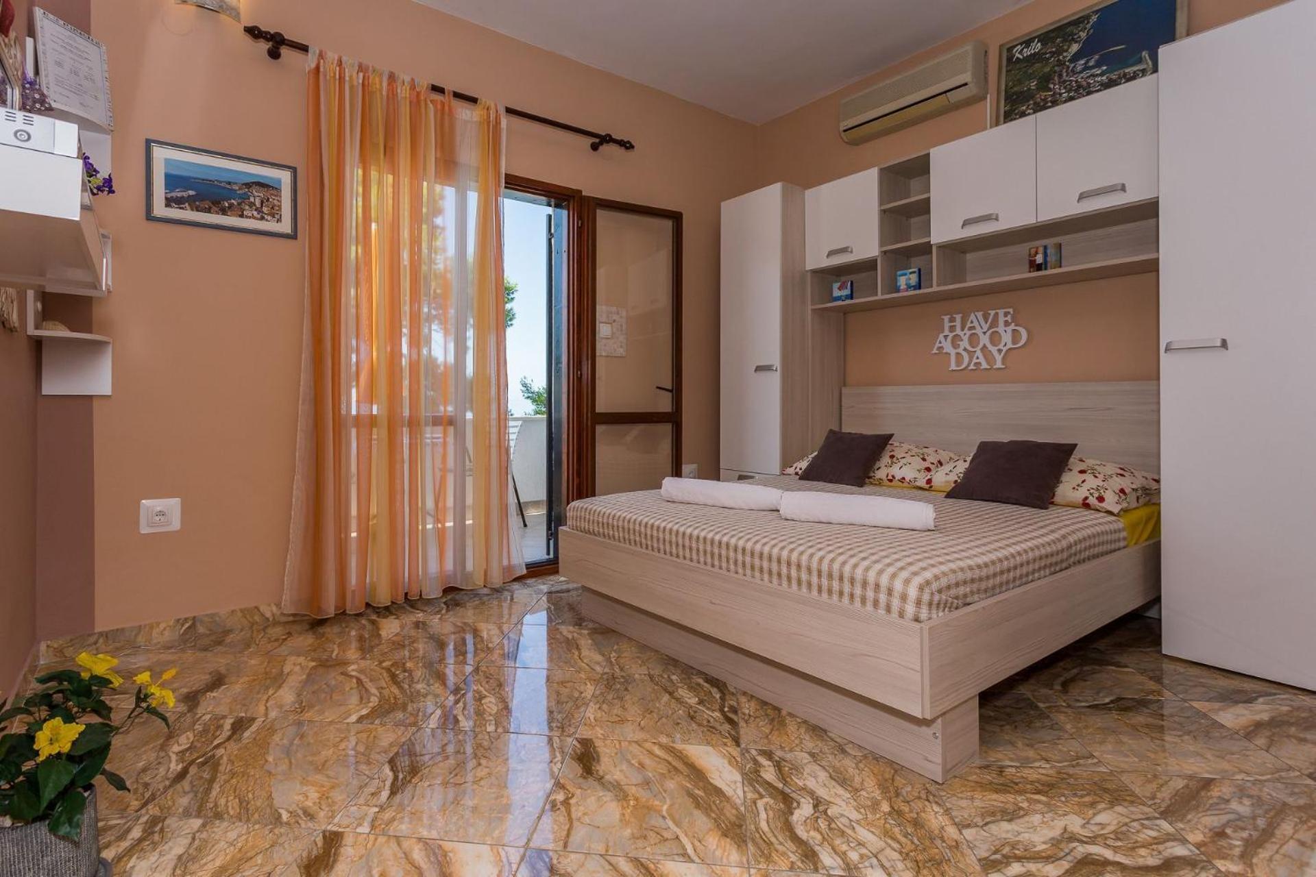 Apartments Verica - 15m from beach Krilo Exterior foto